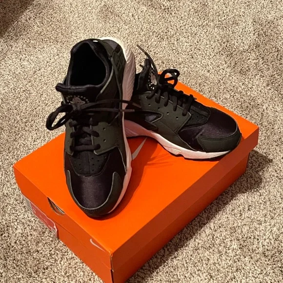 ‼️SOLD‼️ Nike Air Huarache Run - Picture 2 of 10